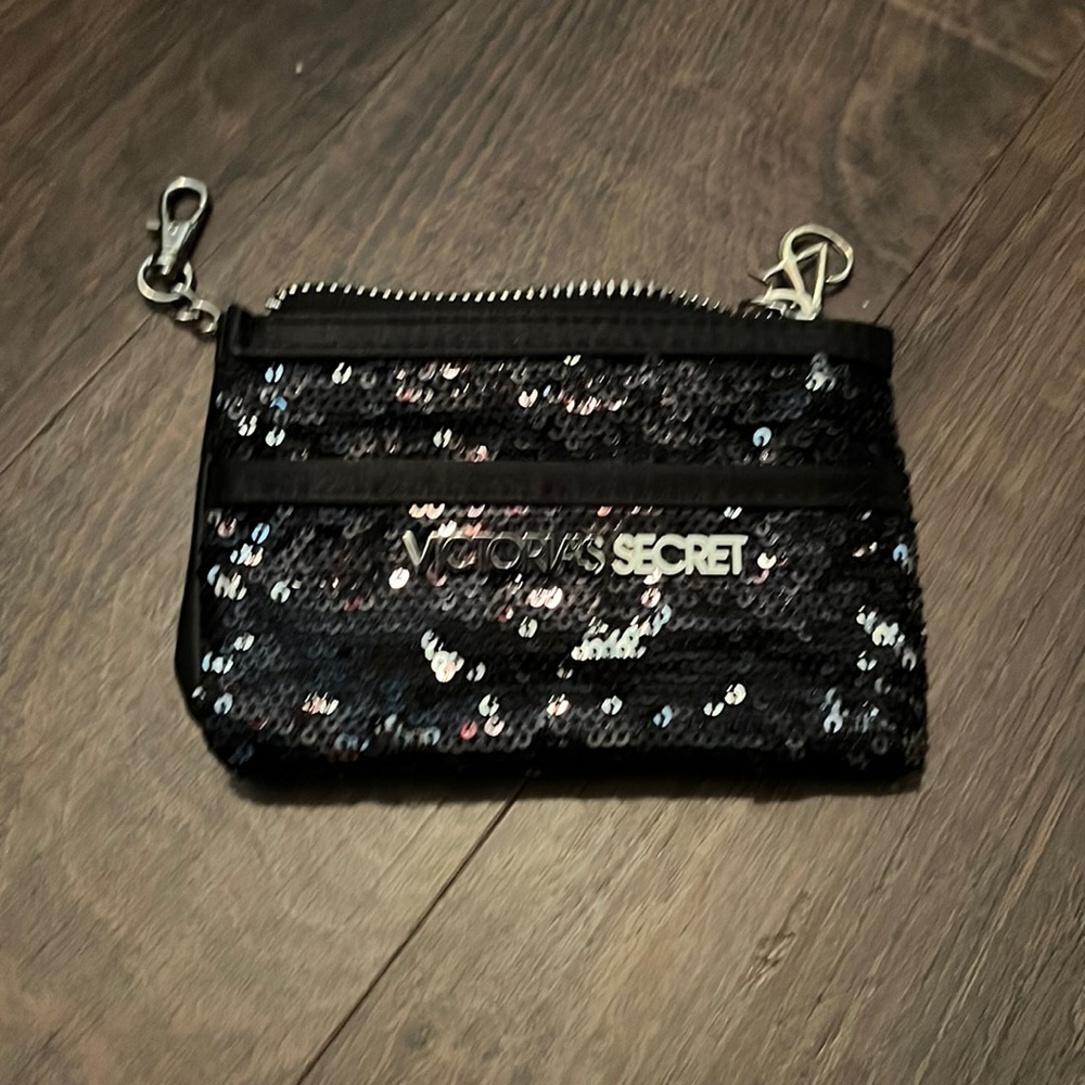 VS ZIPPERED CHANGE PURSE